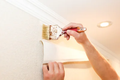 Pose de papier peint au Montat — revêtements muraux et toiles de verre